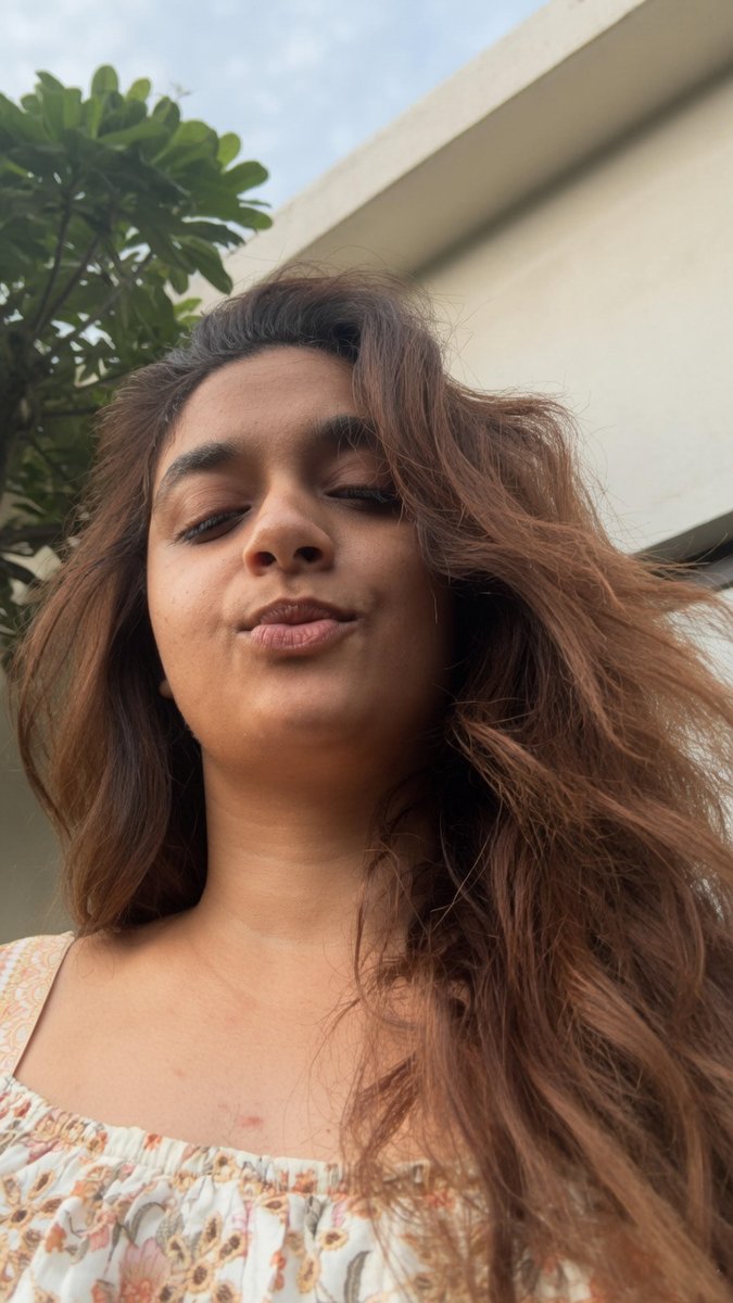 Keerthy Suresh shares her cute tiresome selfies after having busy back to back shoots. ❤️ #KeerthySuresh