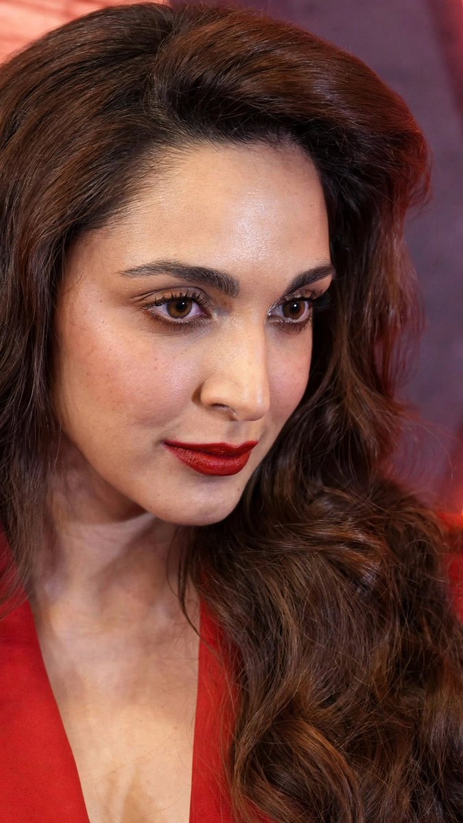 Kiara Advani is seen gorgeous in red at #ToxicTheMovie event. ❤️ #KiaraAdvani