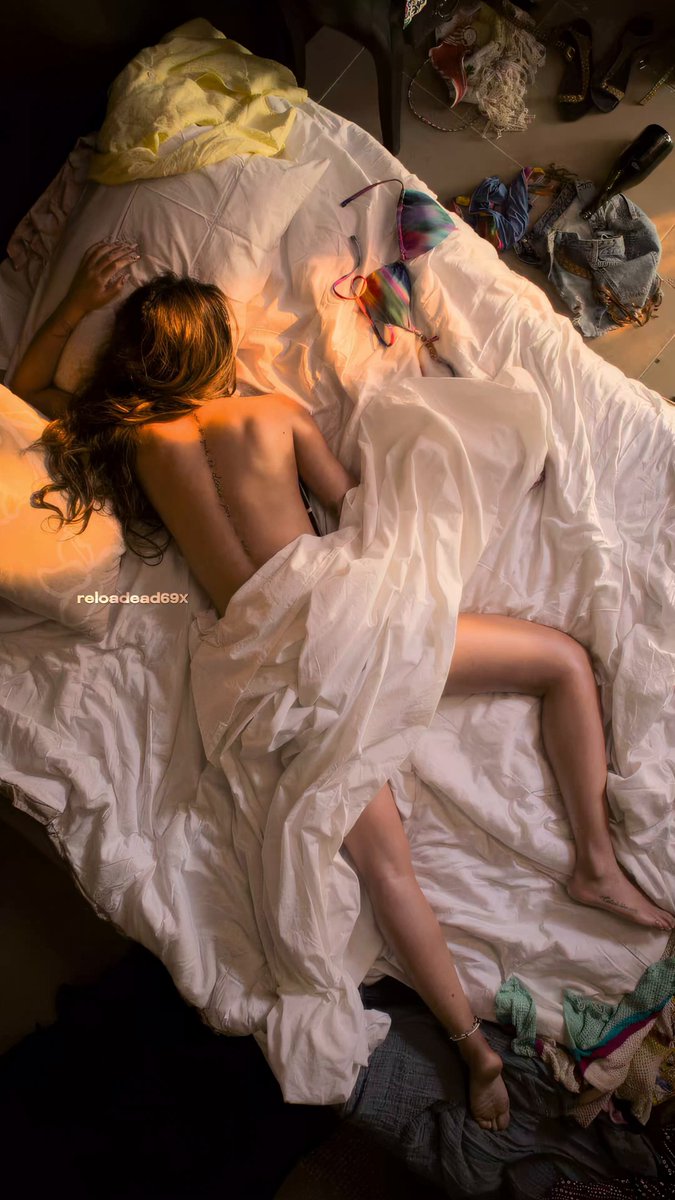 Kriti Sanon laying Totally Naked on Bed after Taking Off her Bikini is the Most Scene Boldest Scene any Actress can do in Bollywood Latest Photos