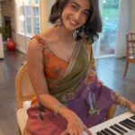 Pooja Hegde is figuring out how to compose her favourite tune ringing in her mind. ❤️ #PoojaHegde