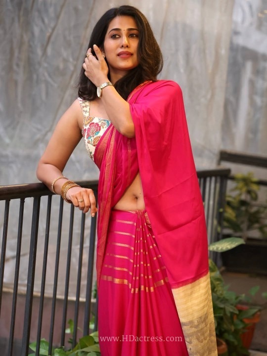 Priya Hegde Effortlessly Flaunts Her Curves In a Low Waist Saree - Image 3 Priya Hegde Effortlessly Flaunts Her Curves In a Low Waist Saree - Image 3