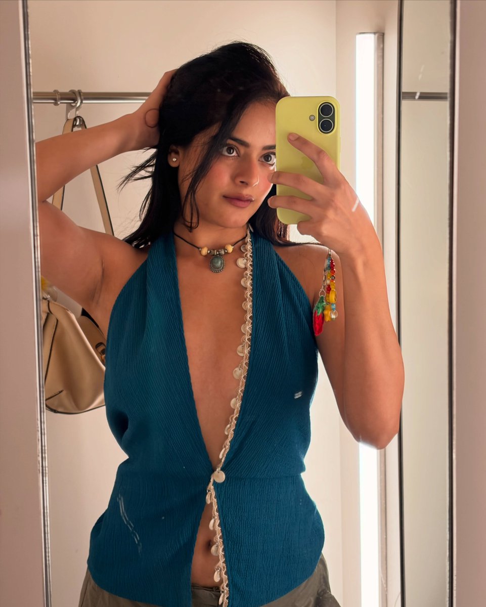 Riddhi Kumar F09fa4b3f09fa5b0 Latest Hd Photos