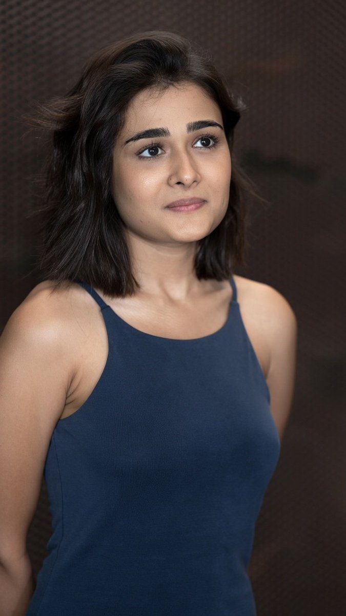 Shalini Pandey effortlessly winning the spotlight when steps out at Bandra. ❤️ #ShaliniPandey