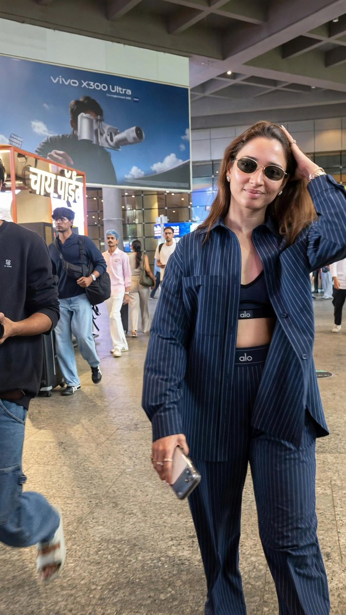 Tamannaah Bhatia getting spotlight at the Mumbai airport with her casual looks. 🔥 #TamannaahBhatia #Tamanna