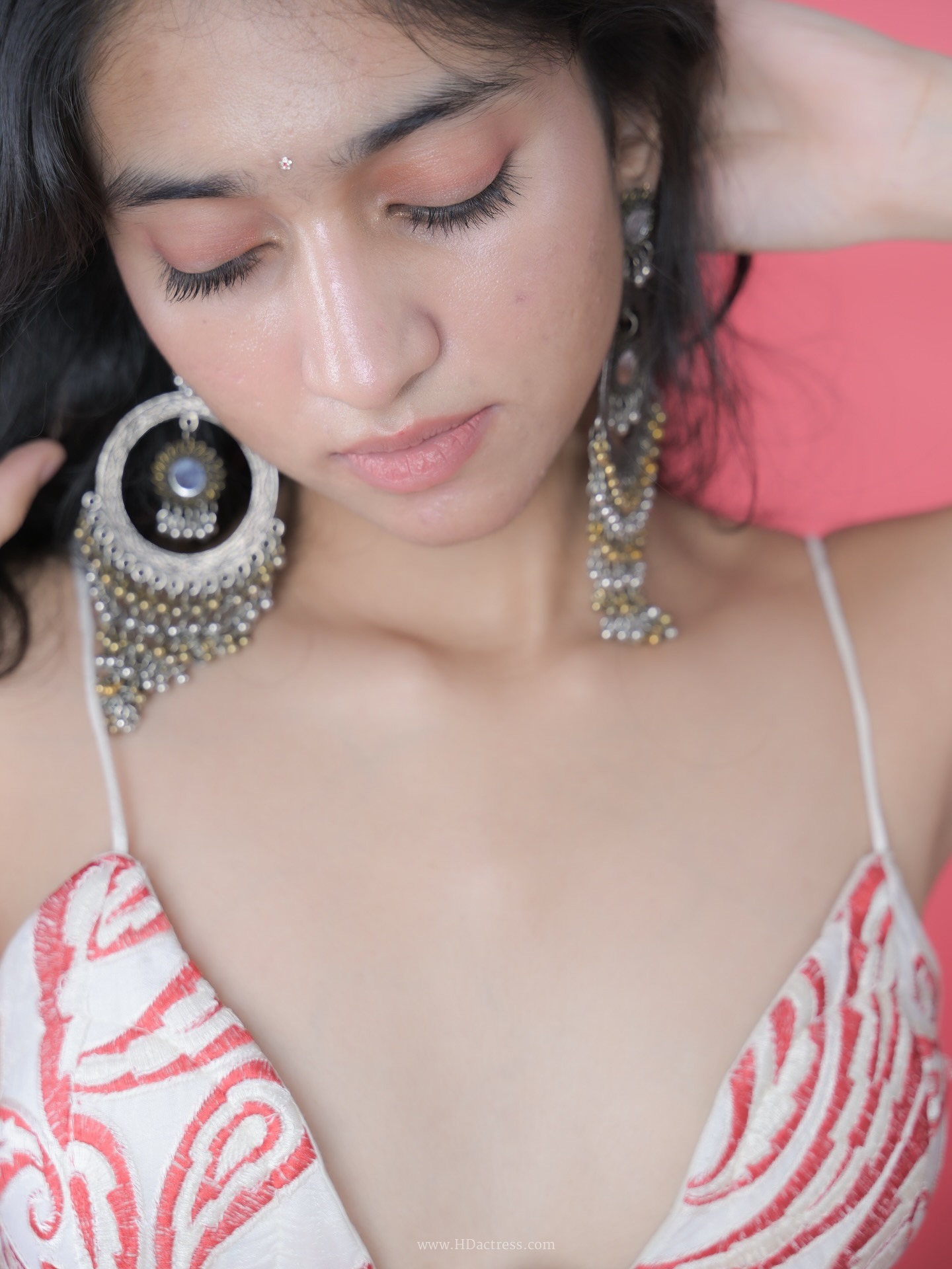 Karthik Mridhini in white strappy ethnic blouse Karthik Mridhini in white strappy ethnic blouse