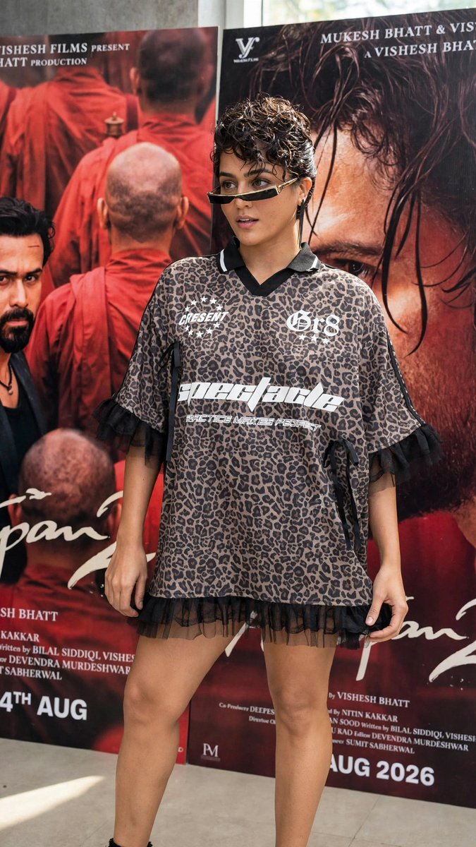 Trending Chandra is seen with full of energy and steals attention at the #Awarapan2 screening. ❤️ #WamiqaGabbi