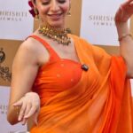 Vedhika did some cute moves when she went for a Jewellery store launch at Kochi. ❤️ #Vedhika
