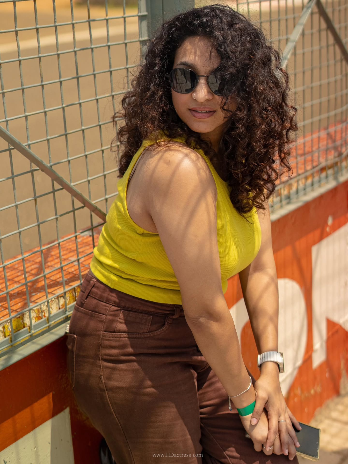  Misha Ghoshal bra strap visible leaked photos 