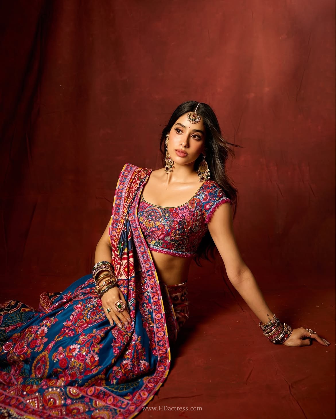 Janhvi Kapoor hot photos, Janhvi Kapoor sexy photoshoot, Janhvi Kapoor lehenga look, Janhvi Kapoor midriff photos, Janhvi Kapoor blouse curves, viral Janhvi Kapoor images, Bollywood actress glamorous pics

