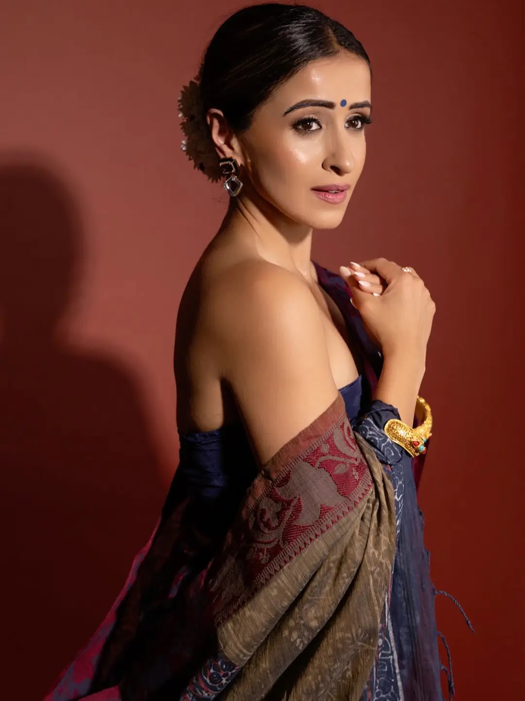 Anshu Ambani Stills In Blue Saree Sleeveless Blouse - Image 2 Anshu Ambani Stills In Blue Saree Sleeveless Blouse - Image 2