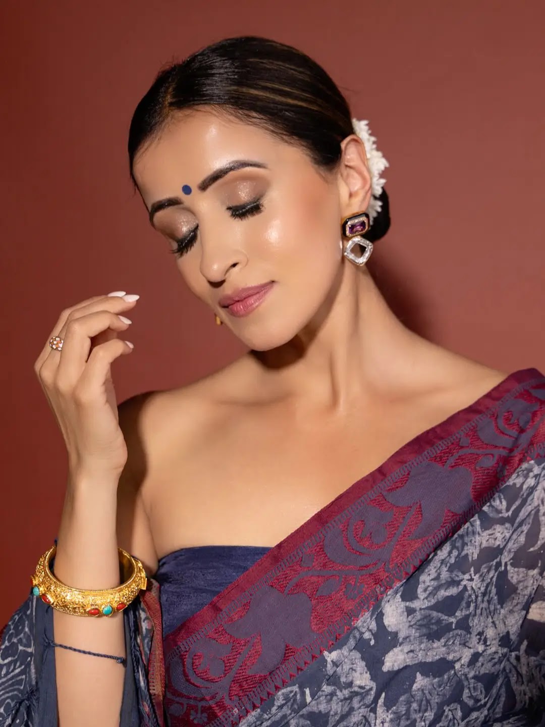 Anshu Ambani Stills In Blue Saree Sleeveless Blouse - Image 1