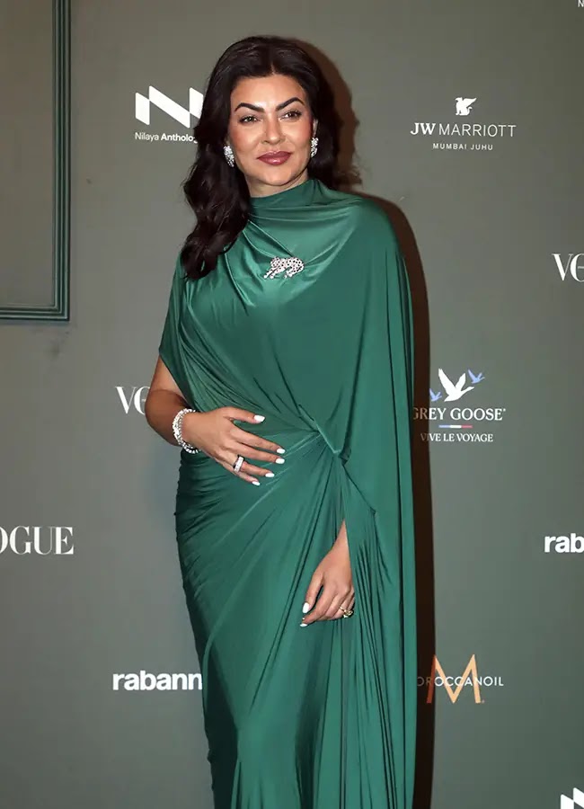 Bollywood Actress Poses for a Photograph Vogue Forces of Fashion - Image 11 Bollywood Actress Poses for a Photograph Vogue Forces of Fashion - Image 11