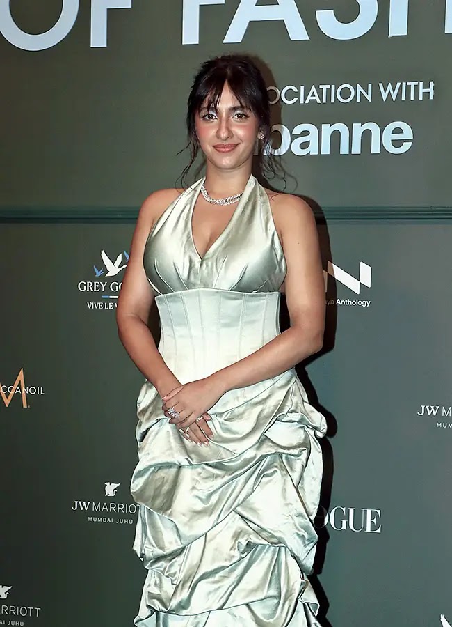 Bollywood Actress Poses for a Photograph Vogue Forces of Fashion - Image 9 Bollywood Actress Poses for a Photograph Vogue Forces of Fashion - Image 9