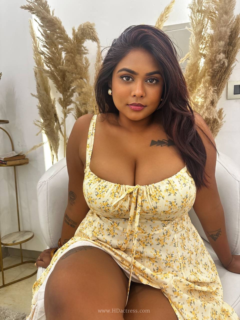 Close-up photo of Oasi Das in a candid Instagram subscription exclusive set