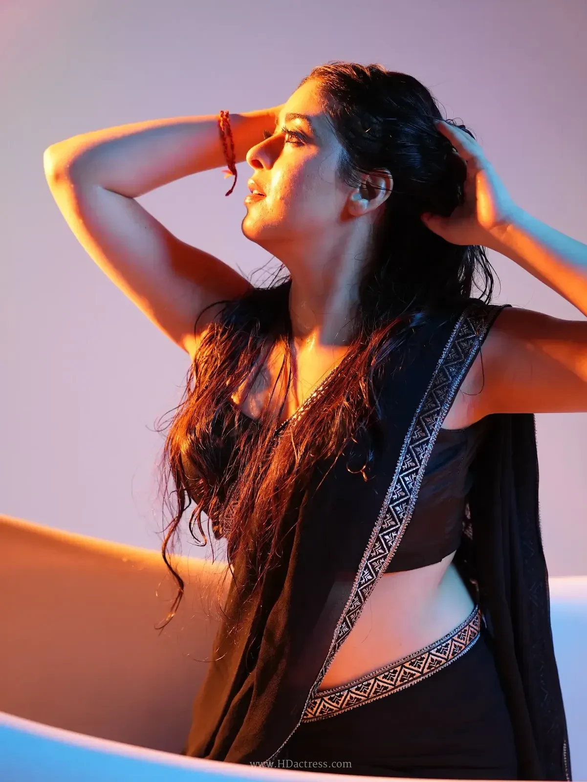 Itti Si Khushi Actress Garima Jain Beautiful In Black Saree
