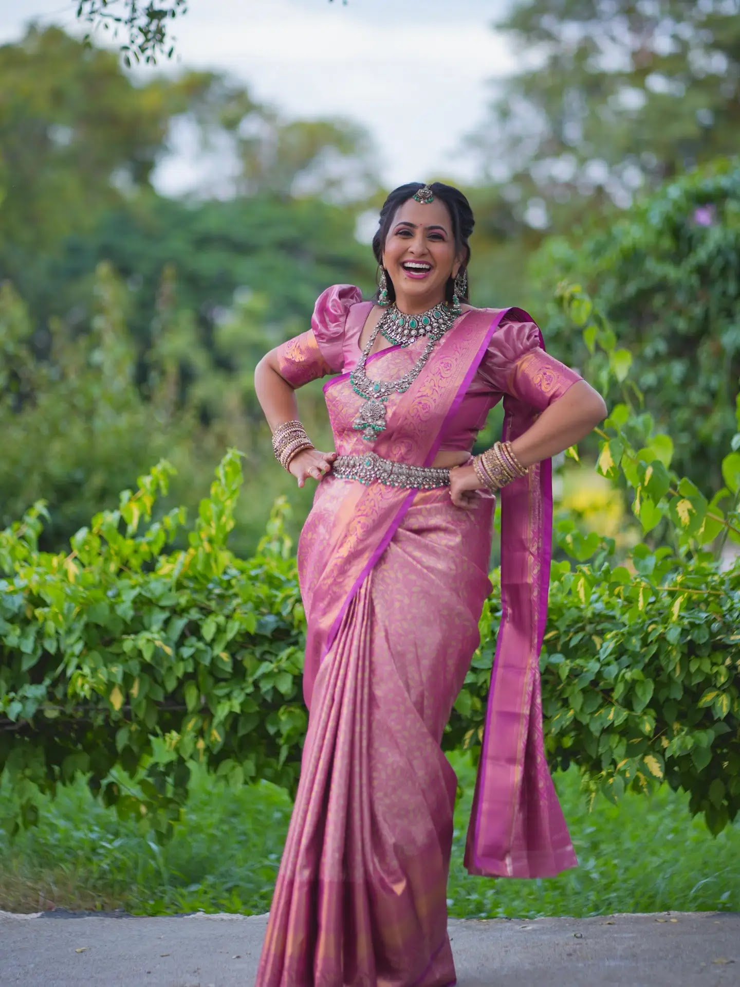 Lasya Manjunath In Gold Earrings Jewellery Violet Saree