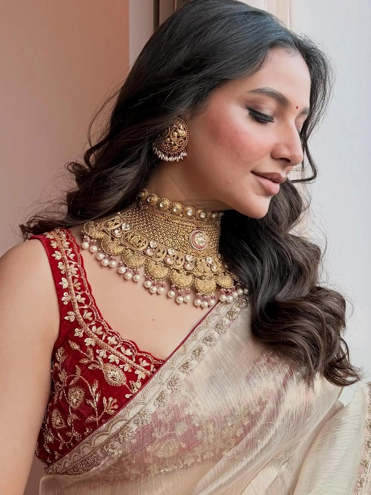 Subhashree Ganguly In Gold Earrings Jewellery White Saree