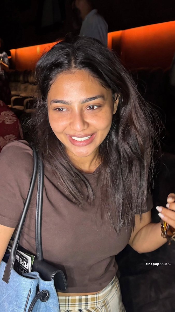 Aishwarya Lekshmi watched her latest release #Asha in theatres. ❤️ #AishwaryaLakshmi
