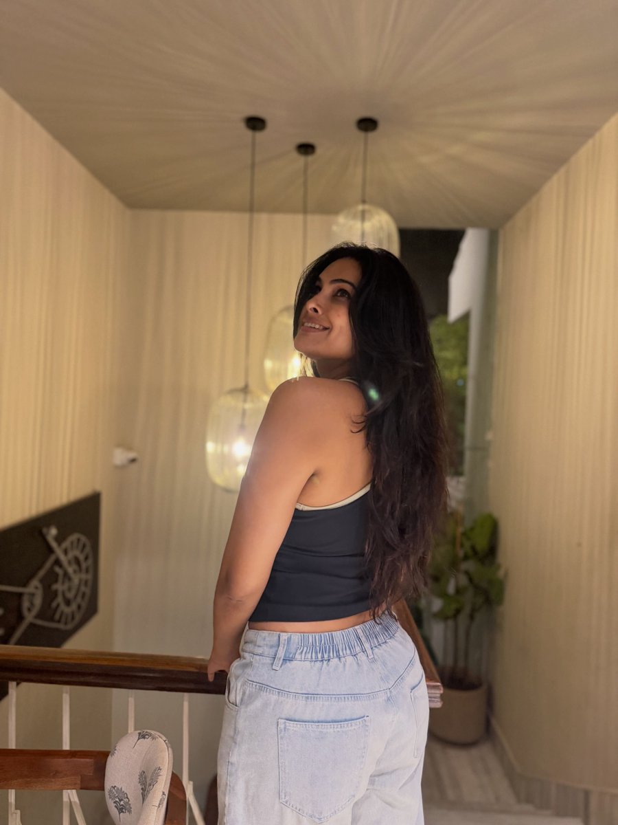 Divi Vadthya  Latest HD Photos