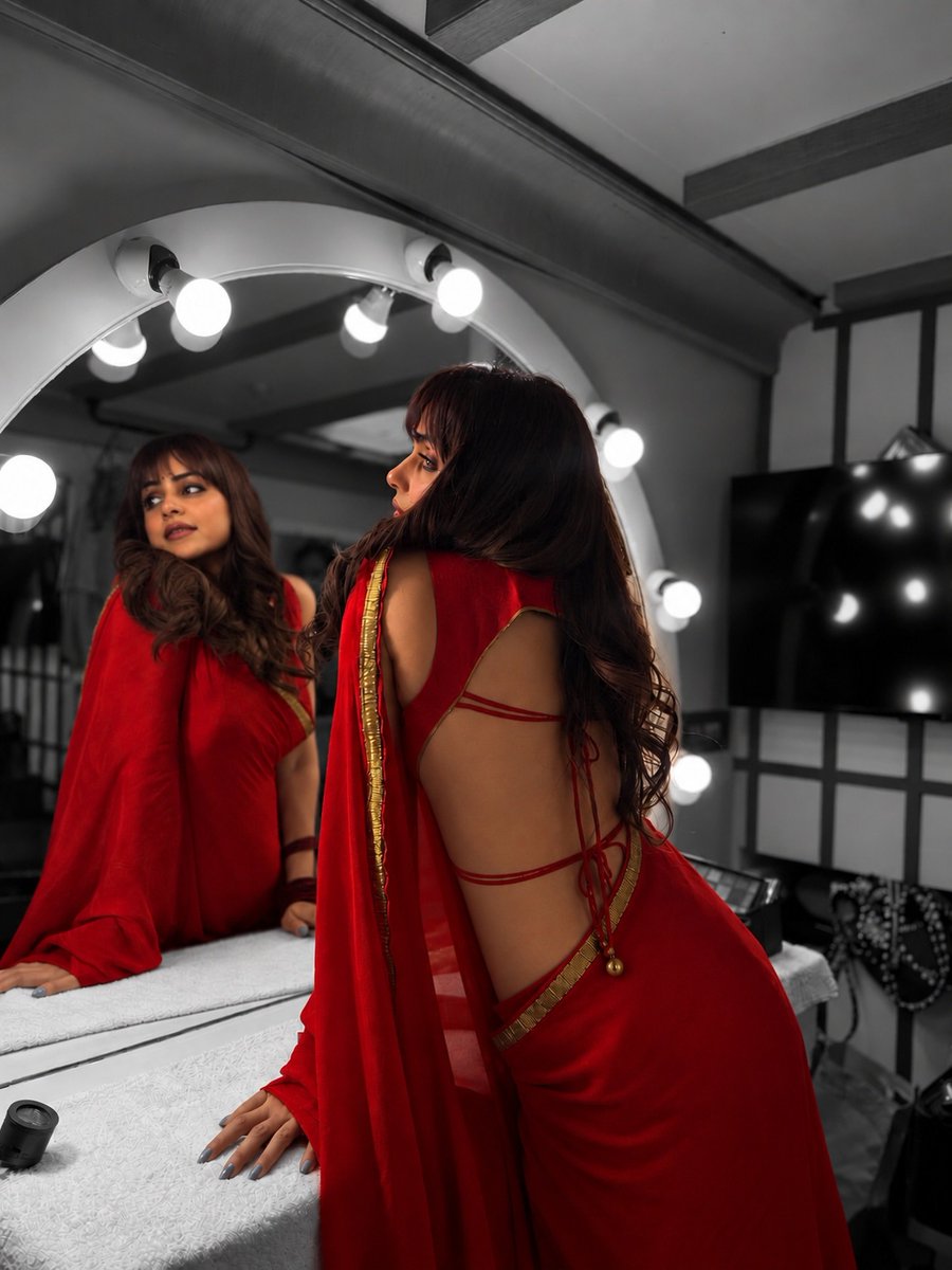 Genelia D’Souza Backless Saree Latest Captures
