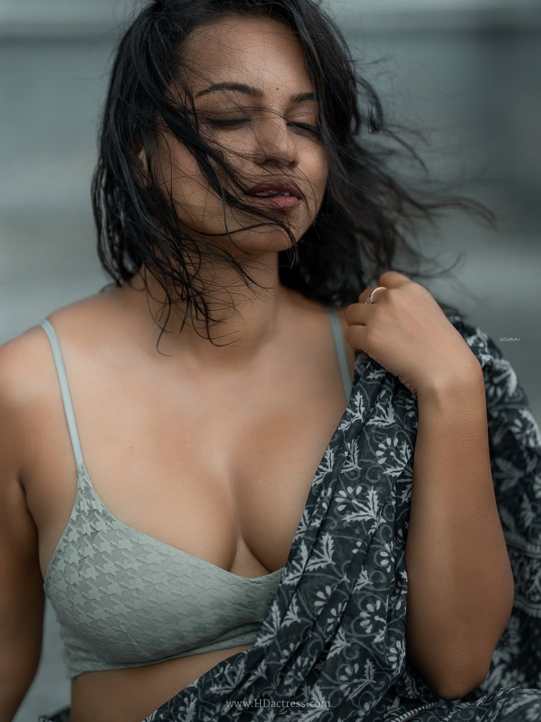 Raisa Roiz in dark grey block printed cotton saree Raisa Roiz in dark grey block printed cotton saree