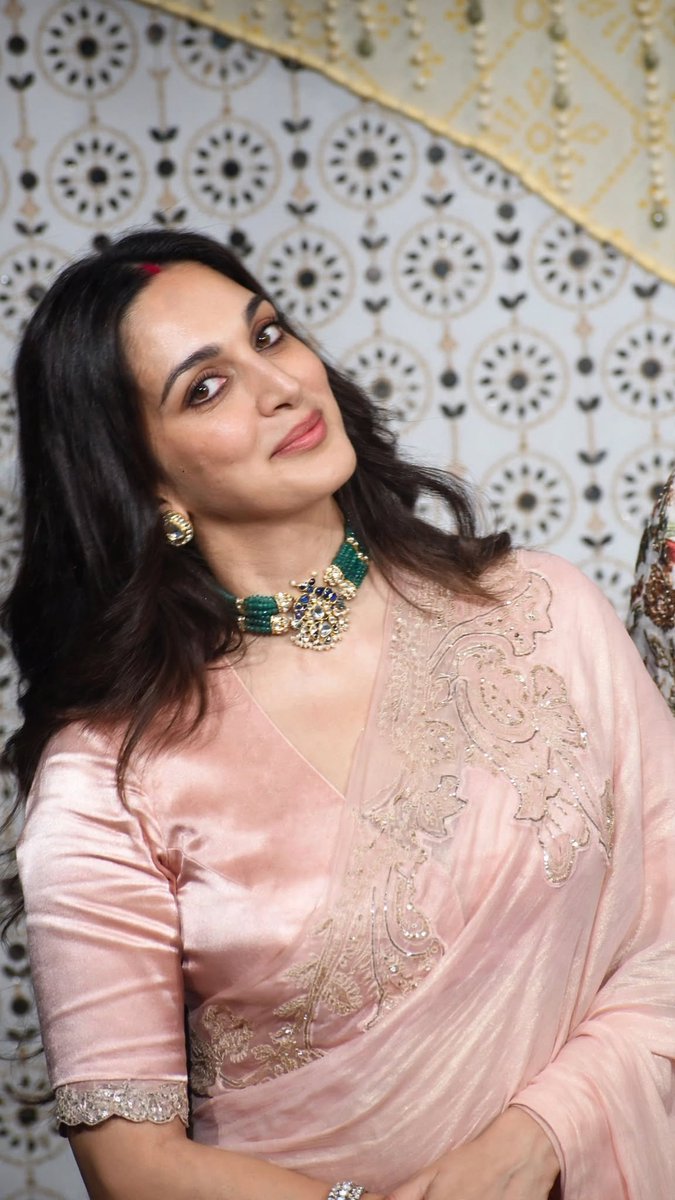 Kiara Advani with gorgeous traditional look at Ganesh Utsav in Mumbai.  #KiaraAdvani