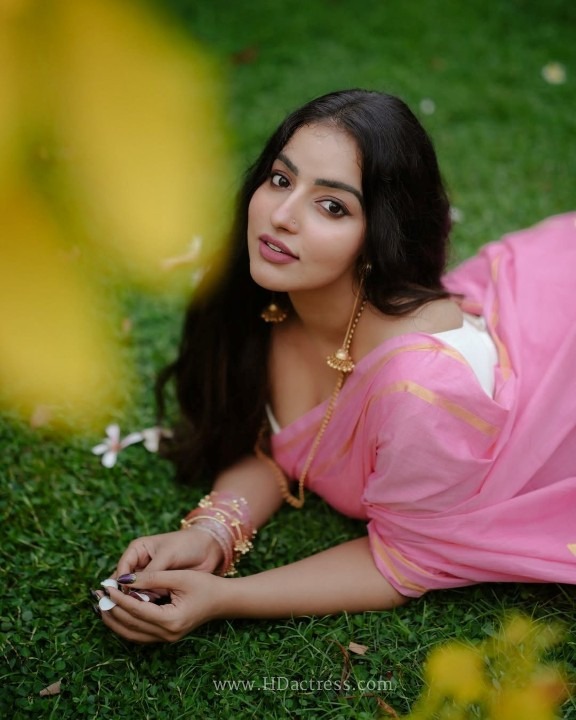 Malavika Menon Steals Heart In Rose Saree & white Blouse - Image 14 Malavika Menon Steals Heart In Rose Saree & white Blouse - Image 14