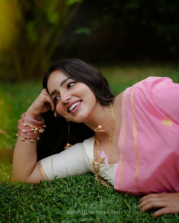 Malavika Menon Steals Heart In Rose Saree & white Blouse - Image 11 Malavika Menon Steals Heart In Rose Saree & white Blouse - Image 11