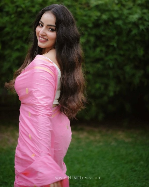 Malavika Menon Steals Heart In Rose Saree & white Blouse - Image 10 Malavika Menon Steals Heart In Rose Saree & white Blouse - Image 10