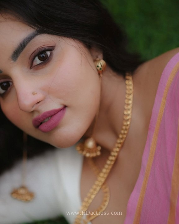 Malavika Menon Steals Heart In Rose Saree & white Blouse - Image 7 Malavika Menon Steals Heart In Rose Saree & white Blouse - Image 7