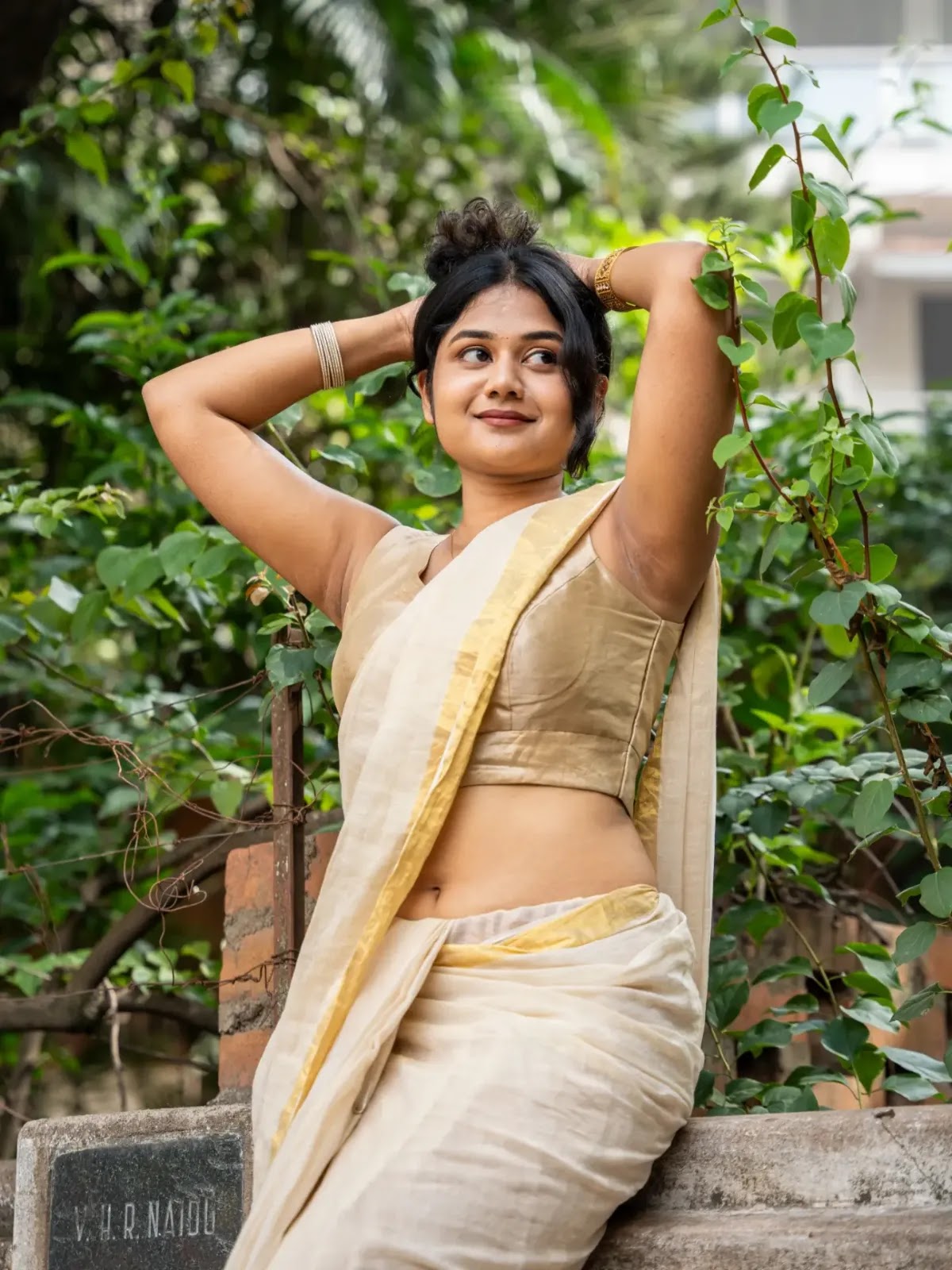 Meenal Blooms wearing Kerala Kasavu saree with golden blouse