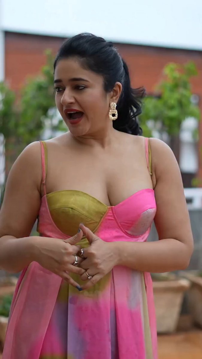 Poonam Bajwa 🥰🥵 Latest HD Photos