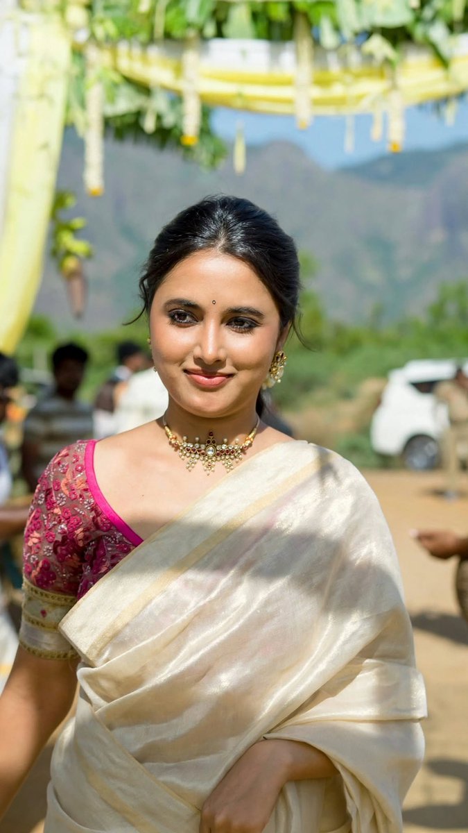 Priyanka Mohan with gorgeous saree look at her next film #Manjanathi movie  #MariSelvaraj. #PriyankaMohan