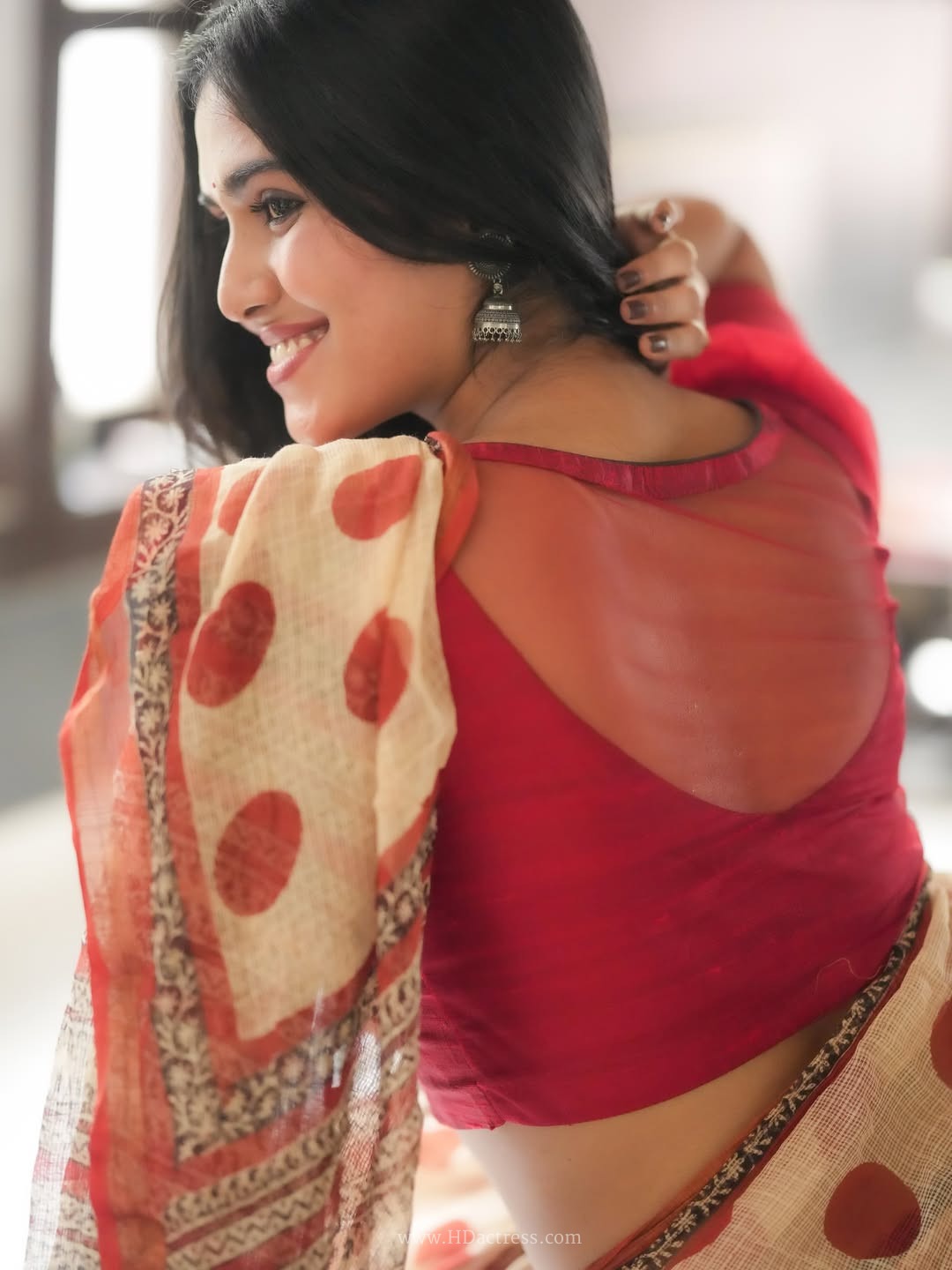 Gracy Thangavel in cream cotton saree with red polka dots