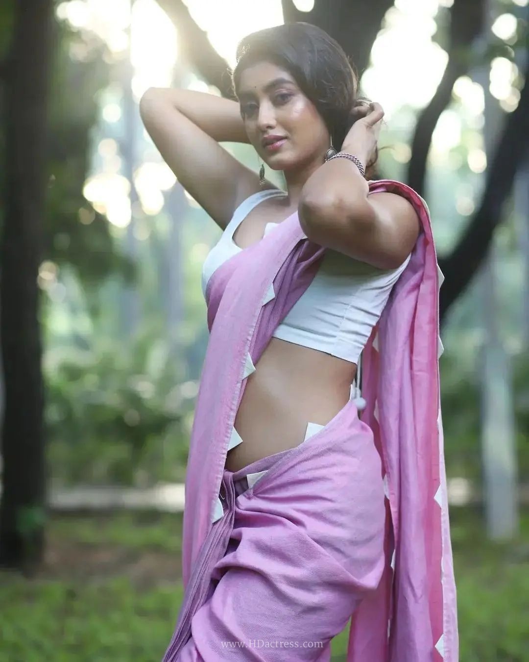 Priyanka Kumar wearing mauve pink cotton saree with white blouse Priyanka Kumar wearing mauve pink cotton saree with white blouse