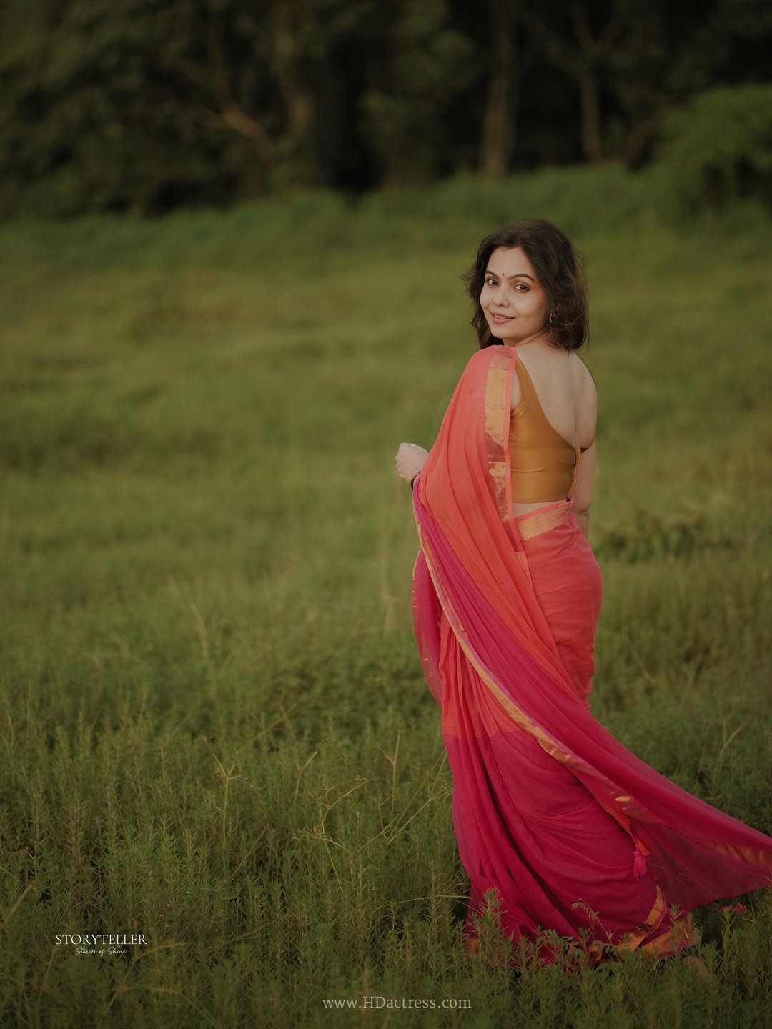 Tanvi Ram wearing a pink and orange dual-tone saree