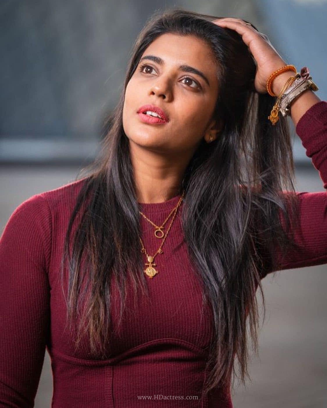Aishwarya Rajesh wearing maroon crop top with white denim jeans Aishwarya Rajesh wearing maroon crop top with white denim jeans