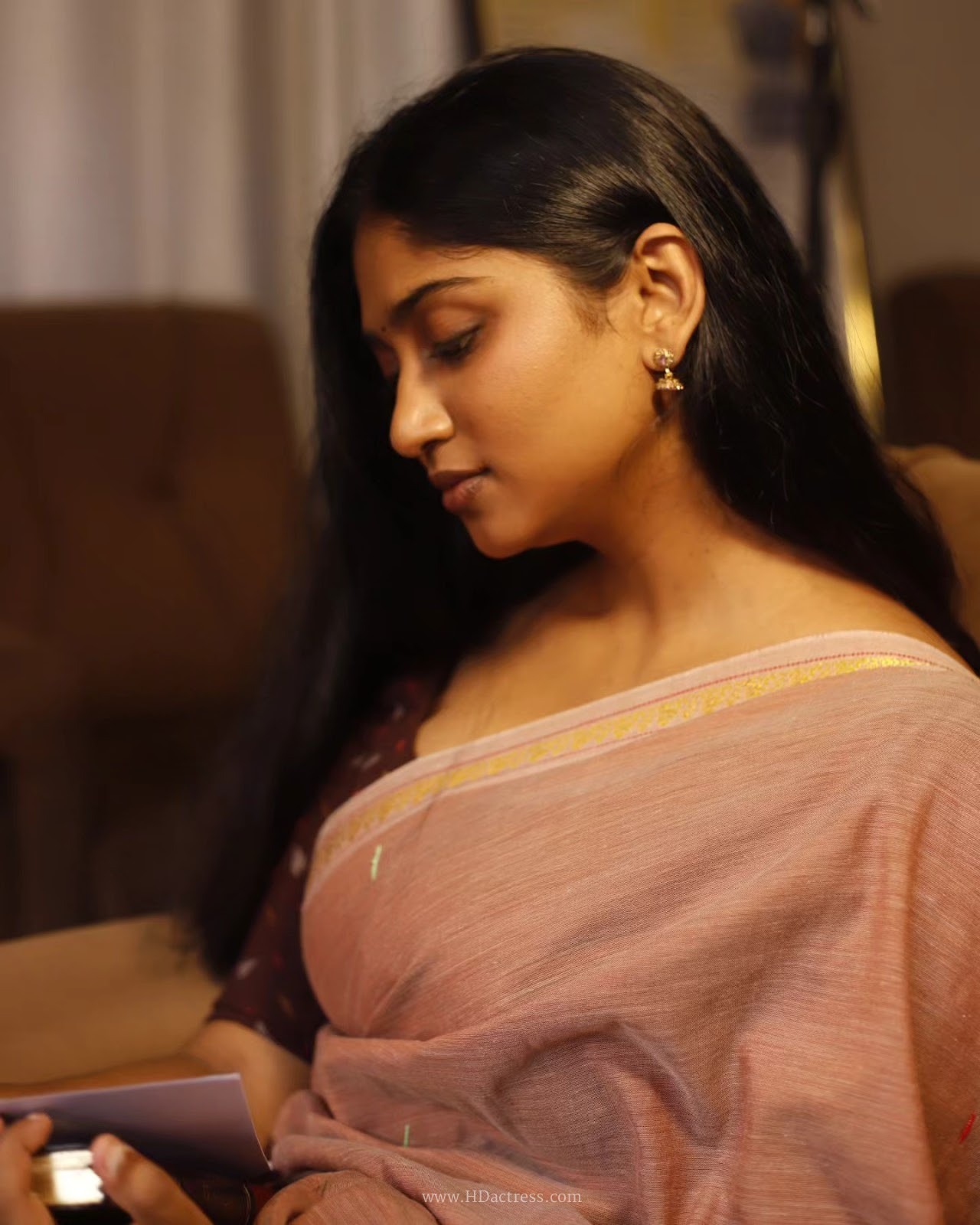 Chaithra wearing dusty rose cotton saree with dark brown blouse Chaithra wearing dusty rose cotton saree with dark brown blouse