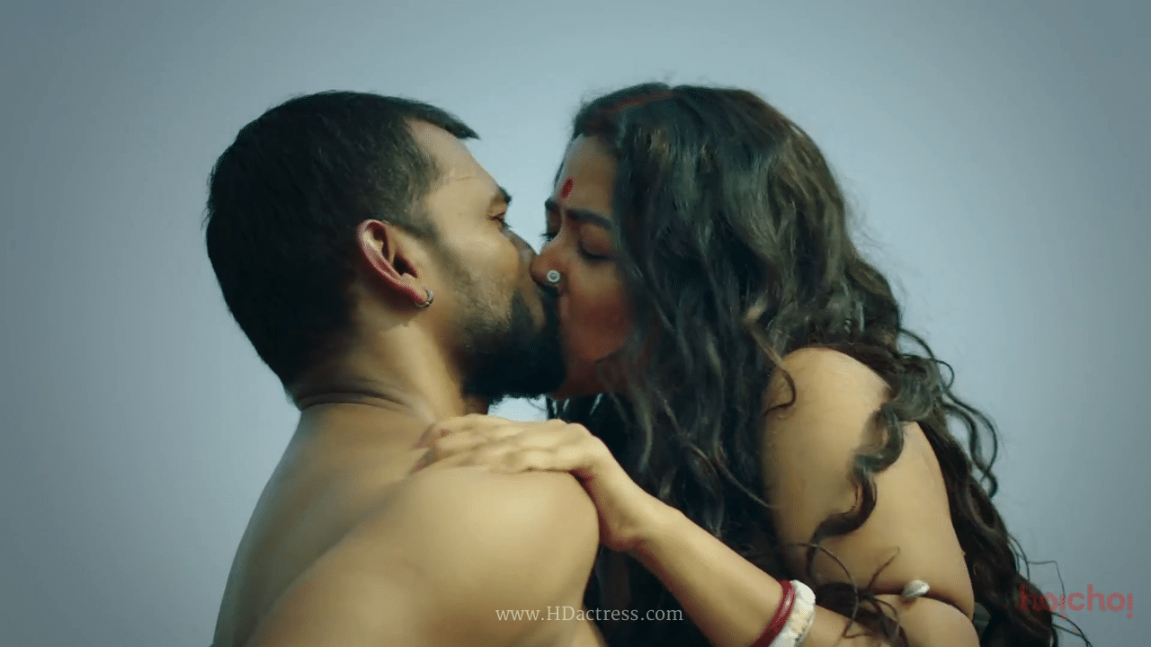 Looking for viral photos of Sohini Sarkar in Mandaar? Check out her iconic look, key performance highlights, and scene breakdowns.