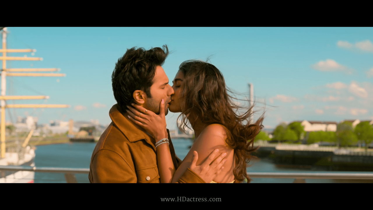 Pooja Hegde Steamy Liplock Scene in Hai Jawani Toh Ishq Hona Hai