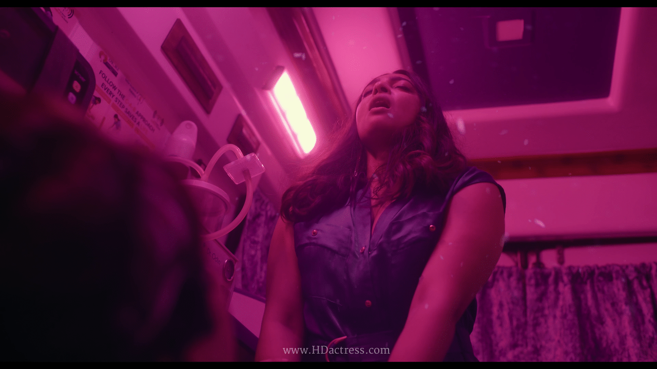 Radhika Apte | Height: 5 ft 3 in (160 cm) | Weight: ~53 kg (117 lbs) | Bust-Waist-Hips: 34-26-35 inches | Bra Size: 32B