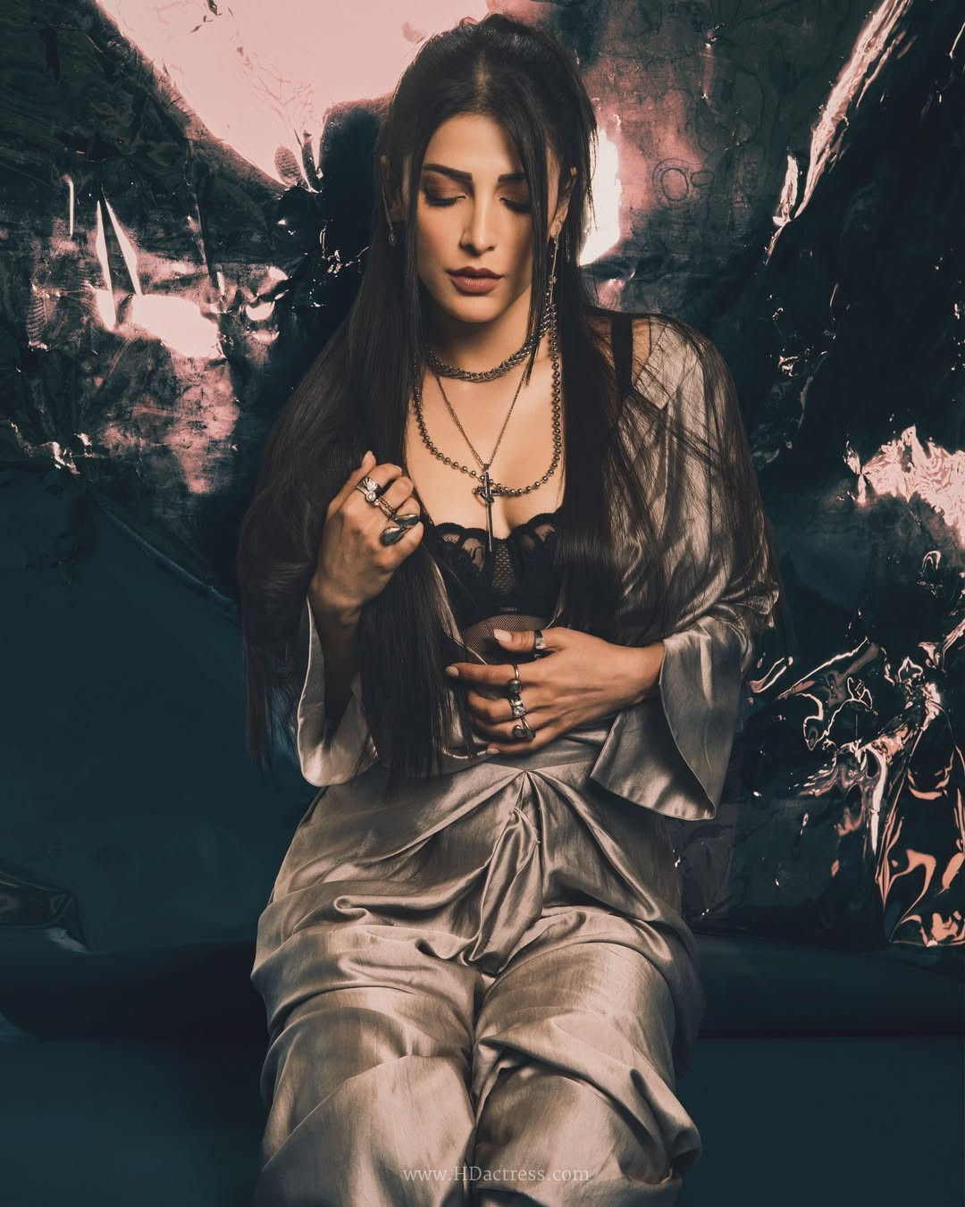 A close read of Shruti Haasan’s metallic drape and black bralette look, from the layering to the way the fabric catches light.