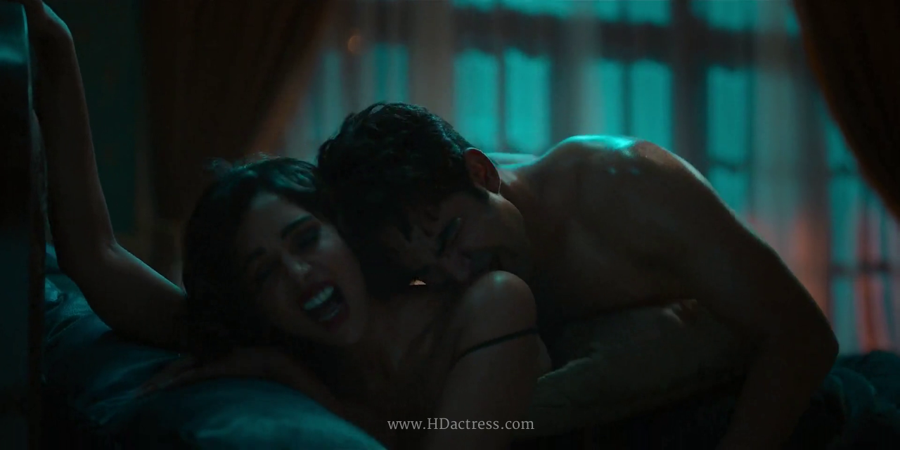 Hottest Anupriya Goenka Kissing Scenes & Bold Glam Shots – Pure Erotic Seduction Vibes
