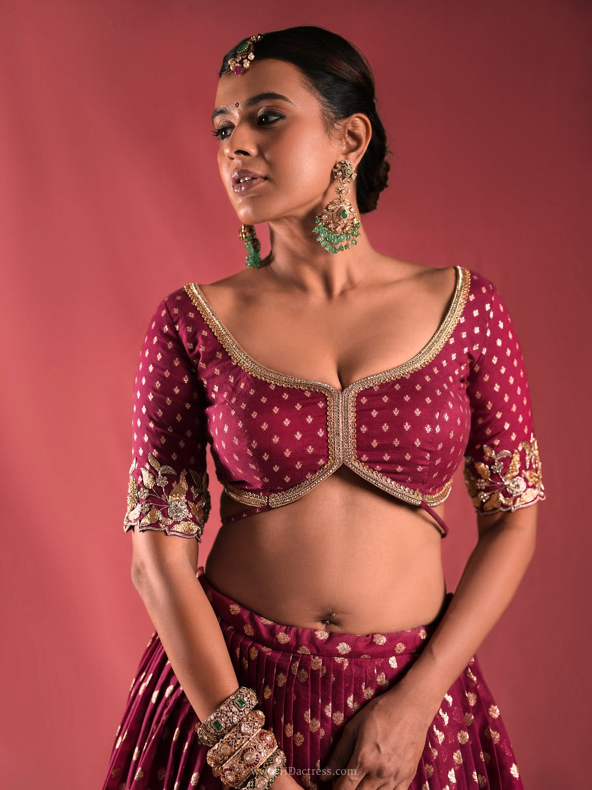 Hebah Patel Stuns in Sweetheart Neckline Blouse, Curves On Full Display in Latest Hot Photos