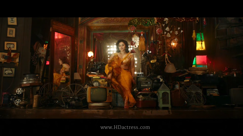 Kayadu Lohar Hot Navel Saree Looks From The Paradise That Set the Internet on Fire