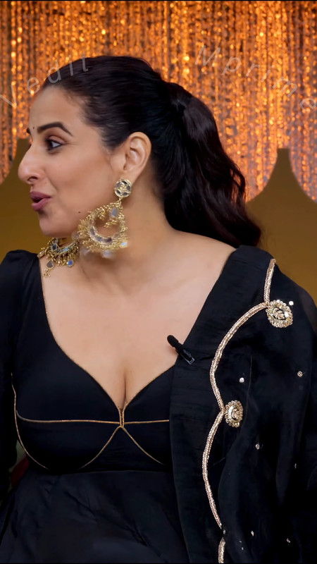 Vidya Balan body measurements 36-28-37 inches, bra size 34C.