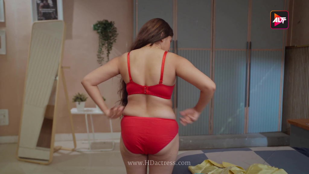 Sarika Salunkhe – Bust 36, Waist 28, Hips 38, Bra 34D