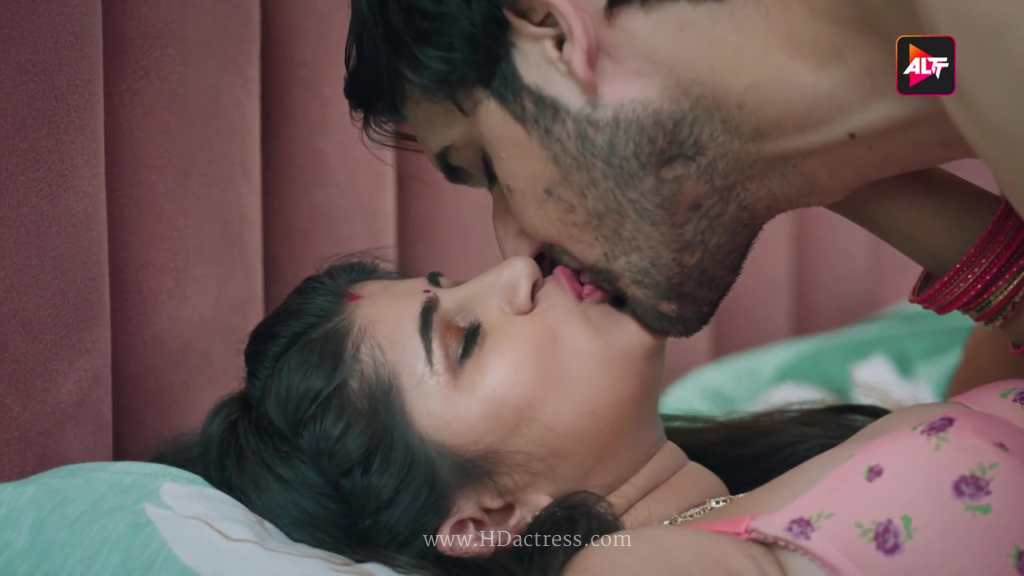 Sarika Salunkhe body measurements 35-28-36, bra size around 36D.