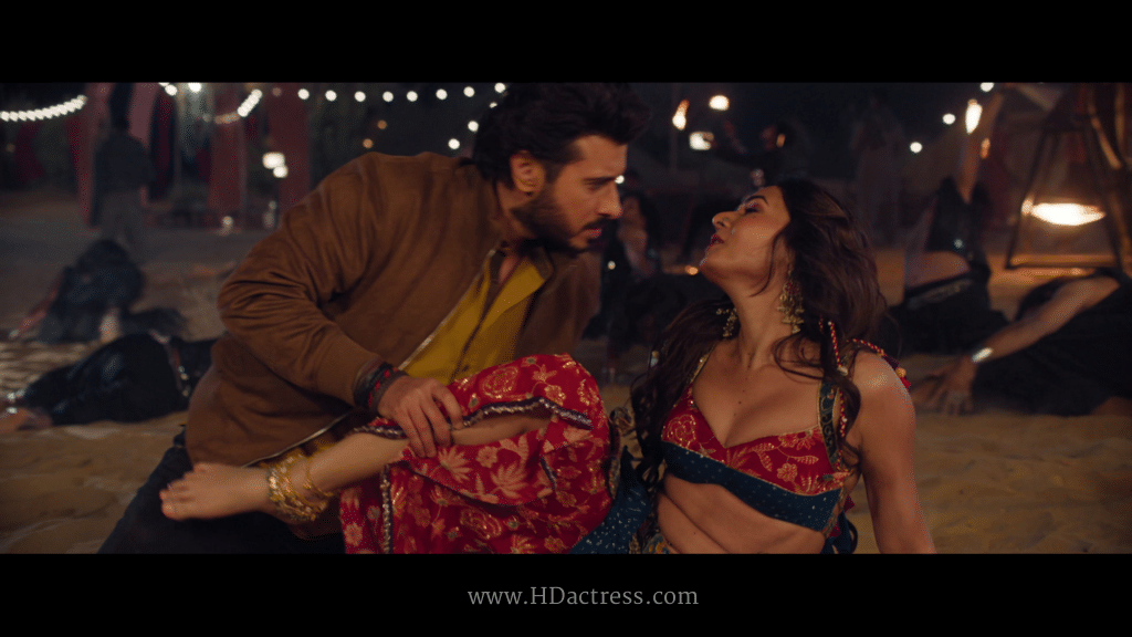 Close-up of Sonal Chauhan’s seductive navel and legs during Ghoom Ghoom dance sequence
