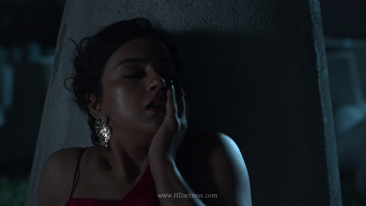 Shraddha Srinath Hot Looks & Sexy Expressions – Hottest Photos Revealed
